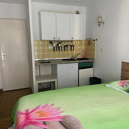 Kitchenette Avec Petite Terrasse